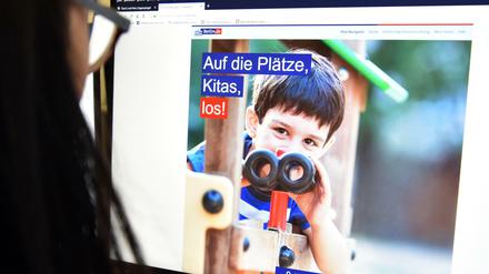 Der Kita-Navigator vom Berliner Senat soll es eigentlich Eltern dabei helfen, einen Kita-Platz zu finden.