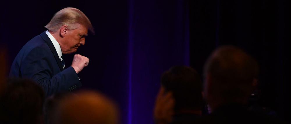 Donald Trump bereitet das Land auf eine umstrittene Wahlentscheidung vor.