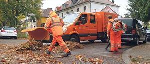 Ver- und Entsorger, Beschäftigte in Kitas und kommunalen Krankenhäuser sind ebenso betroffen wie Sparkassenangestellte und Mitarbeiter von Job-Centern. 