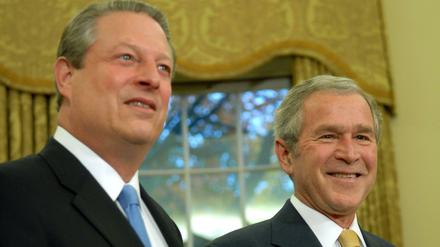 Gute Miene. Die ehemaligen Präsidentschaftskandidaten Al Gore (l.) und George W. Bush.