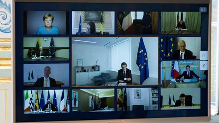 Bundeskanzlerin Angela Merkel und andere europäische Staats- und Regierungschefs in einer Videokonferenz.