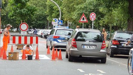 Wenn das Polizeiauto das Verbotsschild ignoriert, dann kann ich das ja auch, dachte sich womöglich dieser Autofahrer.
