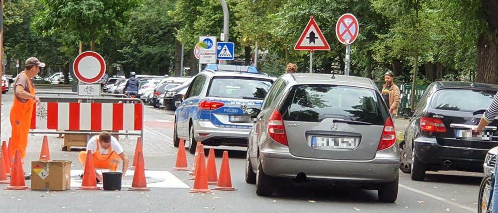 Wenn das Polizeiauto das Verbotsschild ignoriert, dann kann ich das ja auch, dachte sich womöglich dieser Autofahrer.