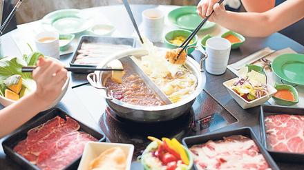 Üppiges Fondue. In China wird meist großzügig aufgetischt. Das soll sich ändern. 