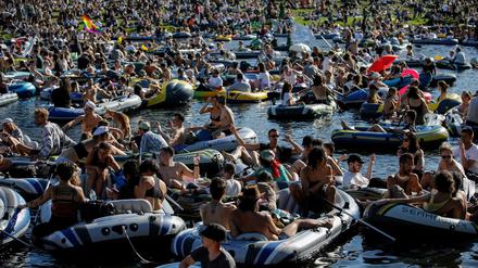 Solche Bilder wie vor einigen Wochen auf dem Berliner Landwehrkanal sorgen die Politik besonders. 