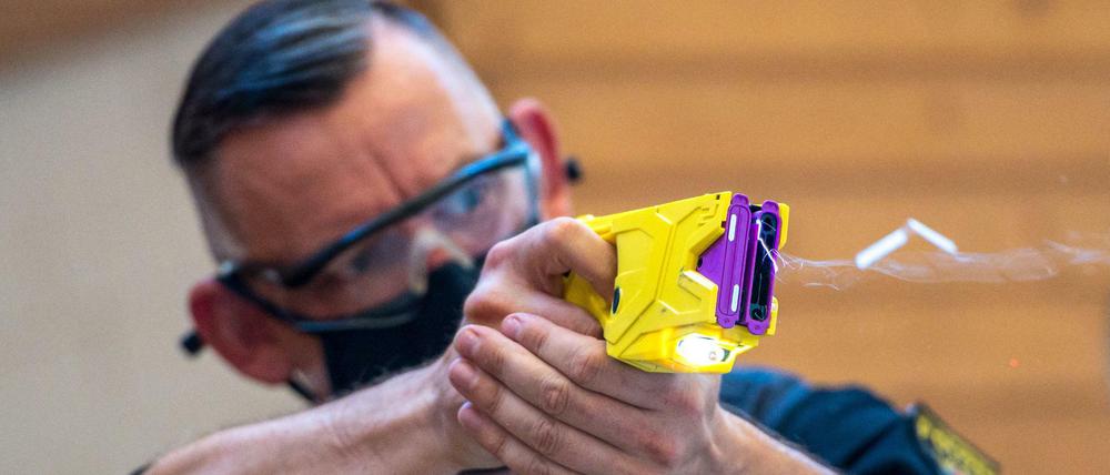 Schock statt Schuss – die Bundespolizei testet Taser.