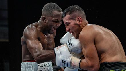 IBF-Ranglistenkampf um WM-Ausscheid, Superweltergewicht: Abass Baraou (links) gegen Jack Culcay (rechts). 