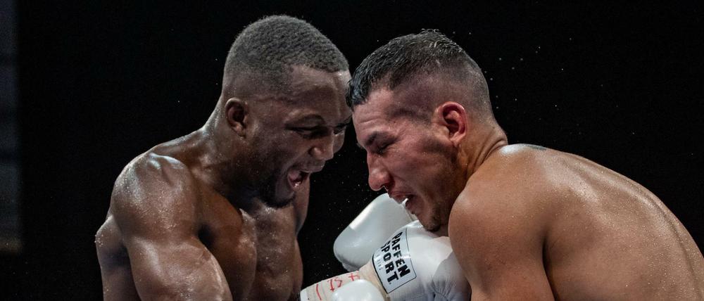 IBF-Ranglistenkampf um WM-Ausscheid, Superweltergewicht: Abass Baraou (links) gegen Jack Culcay (rechts). 