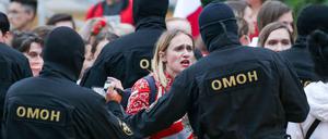 Demonstrieren gegen Lukaschenko.
