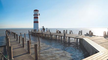 Ganz schön flach hier: Der Neusiedler See ist wegen seiner geringen Tiefe gut für Familienausflüge geeignet.