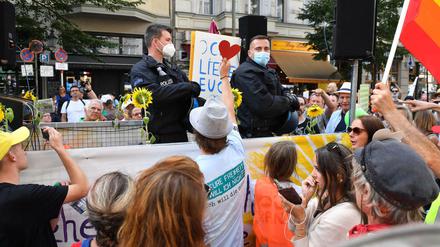 Auch das ist eine Momentaufnahme der Corona-Demonstration vom Samstag. Und die sieht - anders als die Bilder vom Reichstag - sehr erträglich aus.