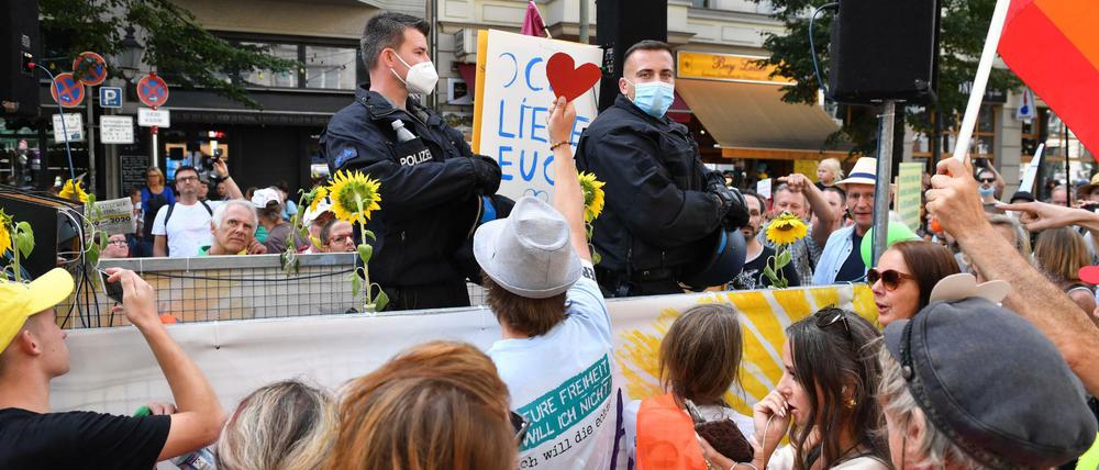 Auch das ist eine Momentaufnahme der Corona-Demonstration vom Samstag. Und die sieht - anders als die Bilder vom Reichstag - sehr erträglich aus.