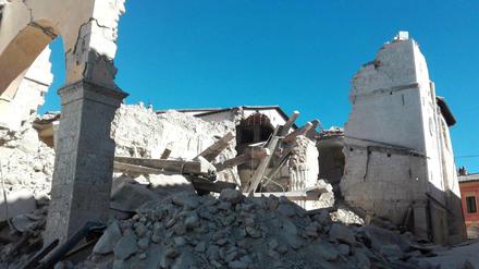Die Kirche von San Benedetto wurde bei einem Erdbeben im Oktober 2016 zerstört, das die Stärke 6,6 auf der Richterskala erreichte.