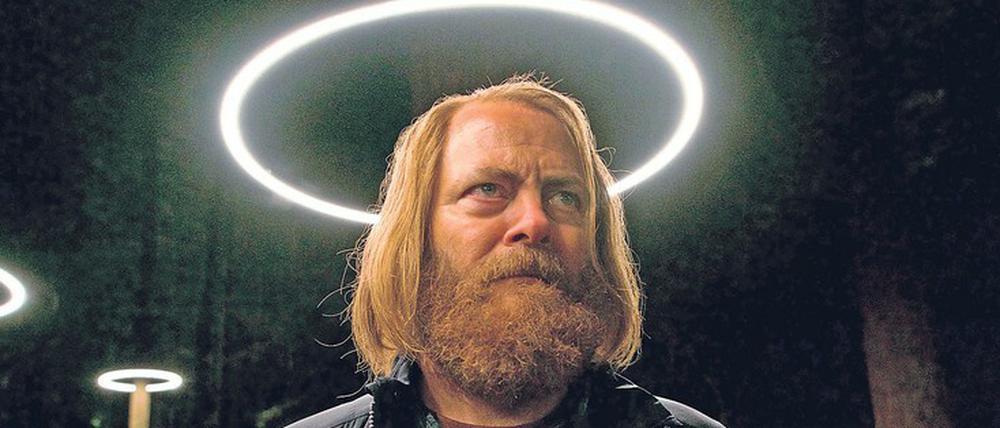 Dämonie der Technik. Unter der Führung des schrullig wirkenden visionären Amaya-Chefs Forest (Nick Offerman) wird im hinterwäldlerischen Silicon Valley an einer Art Super-Algorithmus getüftelt.