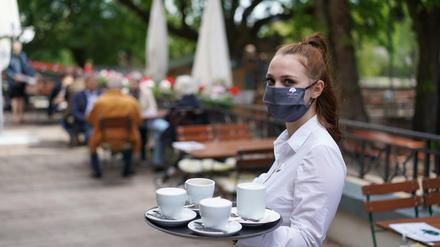 Die Stadt ist für die Menschen da: Cafés sollen mehr Raum einnehmen dürfen.