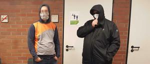 Trotziger Auftritt. Die Neonazis Sebastian T. (links) und Tilo P. im Amtsgericht Tiergarten