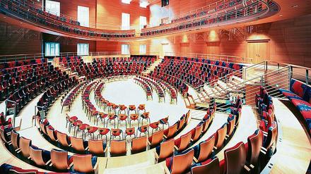 Sichere Bank. Mehr Plätze mit Maske, so heißt es im Boulez Saal. 