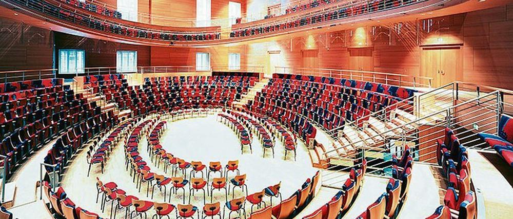 Sichere Bank. Mehr Plätze mit Maske, so heißt es im Boulez Saal. 