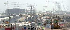 Das große Sterben. Immer noch kommen viele Bauarbeiter auf den WM-Baustellen für das Turnier 2022 in Katar ums Leben.