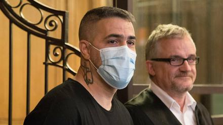 Der Rapper Bushido und sein Anwalt beim Prozess.