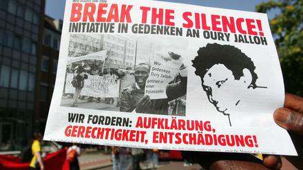 Demonstranten fordern immer wieder Aufklärung im Fall Jalloh.
