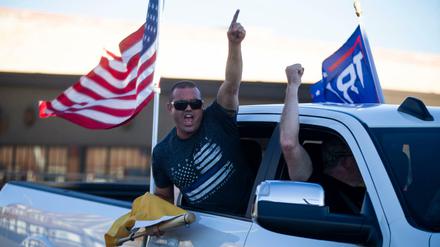 Unterstützer von US-Präsident Donald Trump bei einem Autokorso von Clackamas nach Portland