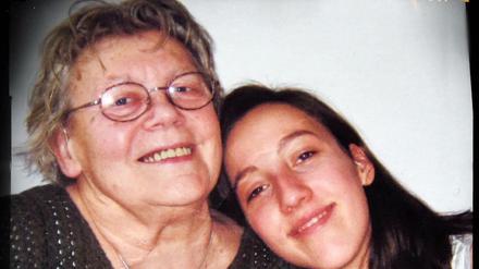 "Wir beede, wa?" Oma und Enkelin 2002 in Berlin
