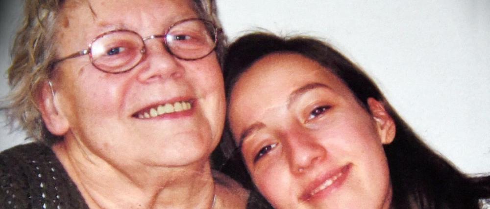 "Wir beede, wa?" Oma und Enkelin 2002 in Berlin