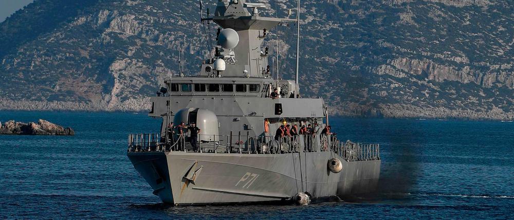 Ein Boot der griechischen Marine patrouilliert vor der Insel Kastellorizo am 28. August. 