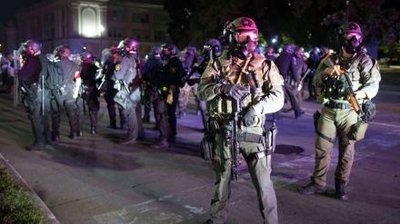 US-Polizisten bei „Black Lives Matter“-Protesten in Kenosha.