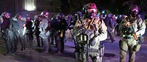 US-Polizisten bei „Black Lives Matter“-Protesten in Kenosha.