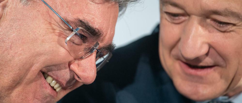 Joe Kaeser (links), noch Vorstandsvorsitzender von Siemens, mit seinem Nachfolger Roland Busch.
