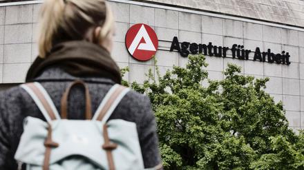 Die Arbeitslosenzahlen in Berlin und Brandenburg sind leicht gesunken (Symbolbild).