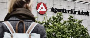 Die Arbeitslosenzahlen in Berlin und Brandenburg sind leicht gesunken (Symbolbild).