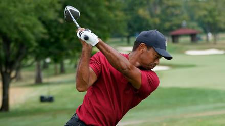 Tiger Woods aus den USA in Aktion auf dem Olympia Fields Country Club.