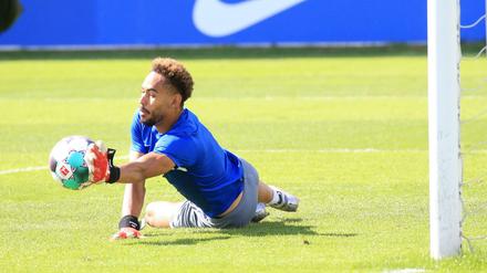 Herthas Angreifer Matheus Cunha gibt auch als Torwart eine gute Figur ab.