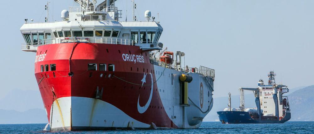 Das türkische Forschungsschiff „Oruc Reis“ ankert vor der Küste Antalyas im Mittelmeer.