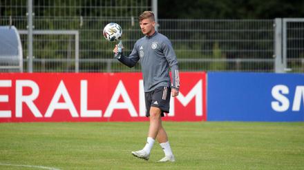 Virtuos am Ball. Timo Werner erhofft sich von seinem Wechsel an England weitere Fortschritte in seinem Spiel.