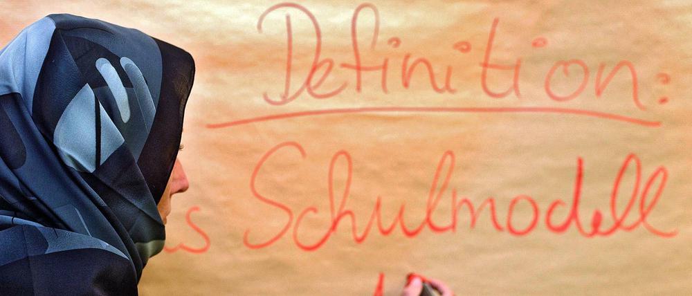 Lehrerinnen dürfen nun in staatlichen Schulen auch Kopftuch tragen.