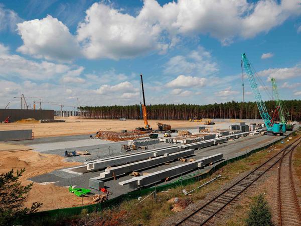 Schnelle Fortschritte: die Tesla-Baustelle in Grünheide.