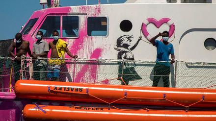 Das Rettungsschiff „Louise Michel“, das von Banksy finanziert wird