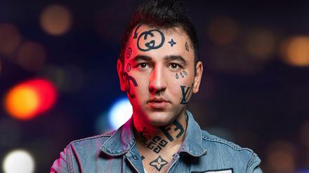 Sehnsucht nach Absolution. Schauspieler Taner Şahintürk spielt einen verhinderten Modemacher.