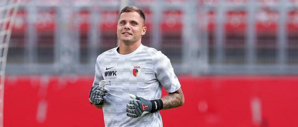 Der Ex-Unioner Rafal Gikiewicz verbreitet jetzt in Augsburg gute Laune.