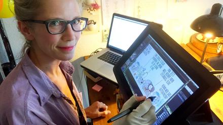 Naomi Fearn zeichnet seit 2017 den politischen Comic "Die R2G-WG", 2018 kam der tägliche Strip "Berliner Schnuppen" hinzu.