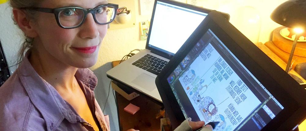 Naomi Fearn zeichnet seit 2017 den politischen Comic "Die R2G-WG", 2018 kam der tägliche Strip "Berliner Schnuppen" hinzu.