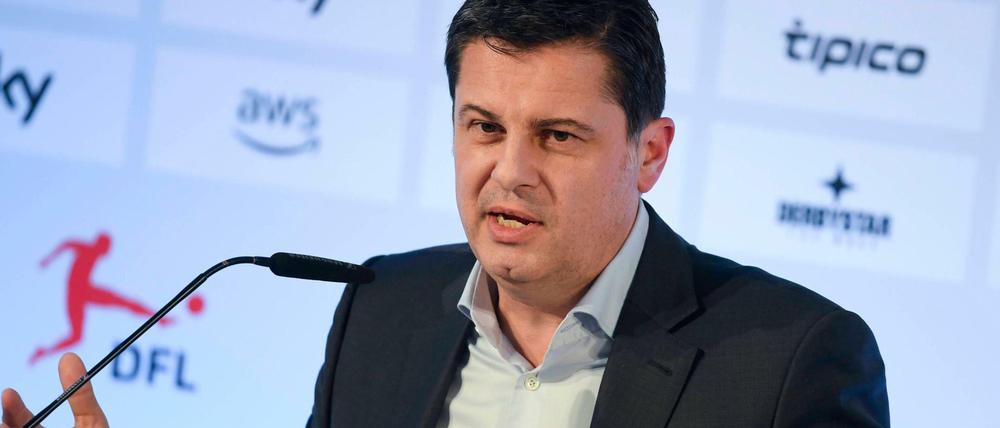 Christian Seifert, Geschäftsführer der DFL, sieht keine „Wettbewerbsverzerrung“ bei der Fan-Rückkehr in Fußballstadien.