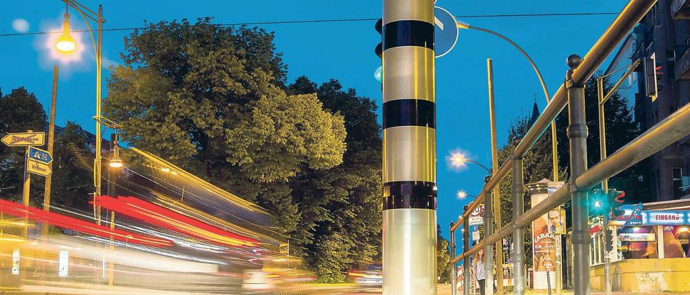 Helfen sie gegen Raser? Eine Blitzersäule in Berlin.