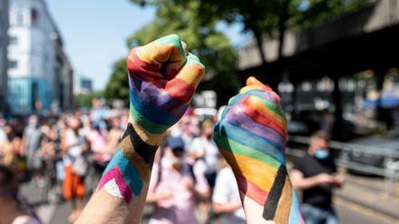Die queere Community fordert ihre Rechte ein - hier auf dem alternativen CSD im Sommer in Berlin.