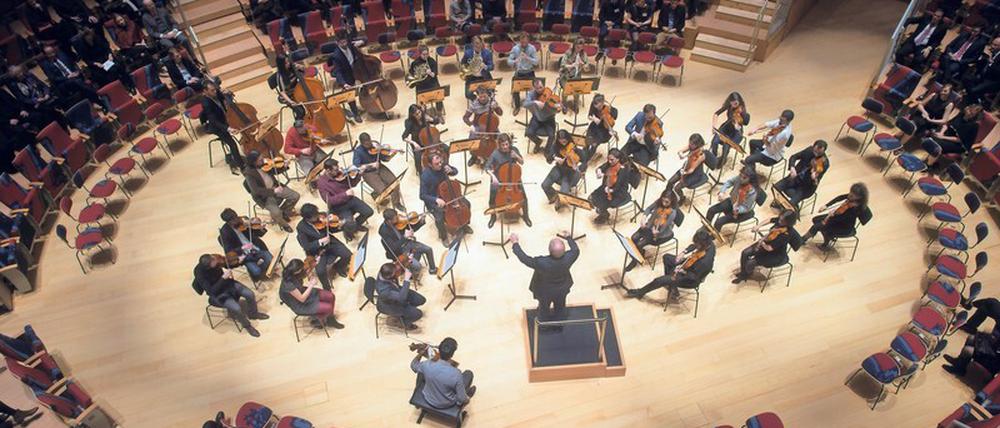 Ein Bild aus besseren Tagen: Volle Besetzung im Boulez Saal
