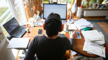 Das Arbeiten im Homeoffice ist für viele Landesbedienste aktuell nur schwer möglich.